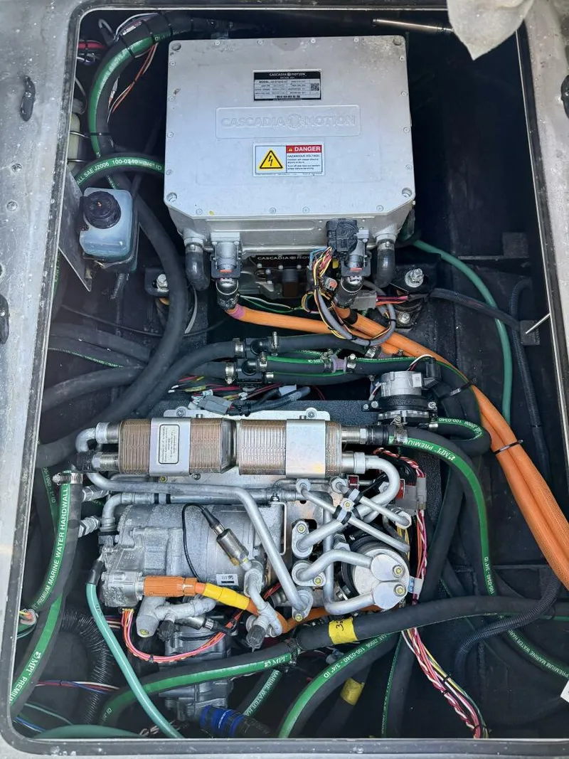 Slide: The Image of Correct Craft Ingenity 23EL2 Electric Boat 2023 - 5945096