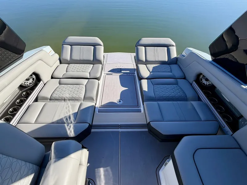 Slide: The Image of Correct Craft Ingenity 23EL2 Electric Boat 2023 - 5945100