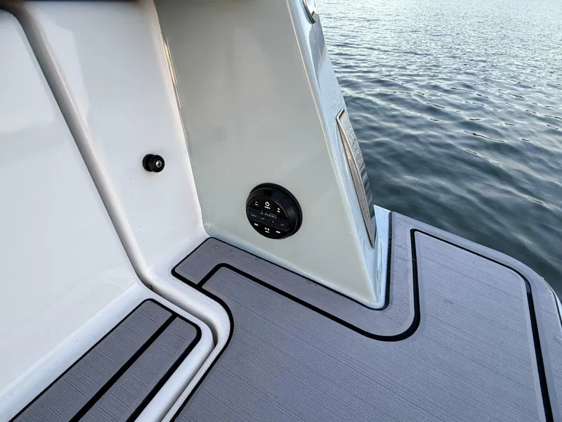 Slide: The Image of Correct Craft Ingenity 23EL2 Electric Boat 2023 - 5945103