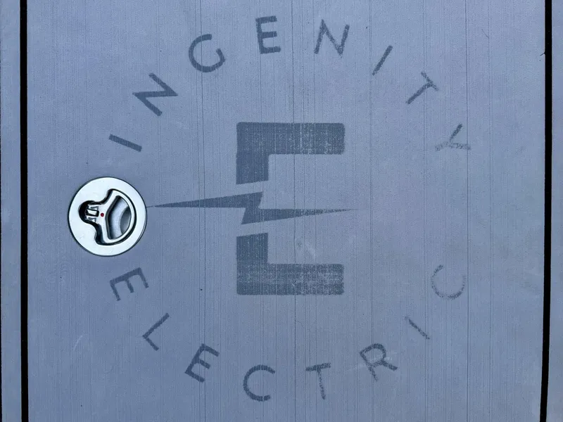 Slide: The Image of Correct Craft Ingenity 23EL2 Electric Boat 2023 - 5945184