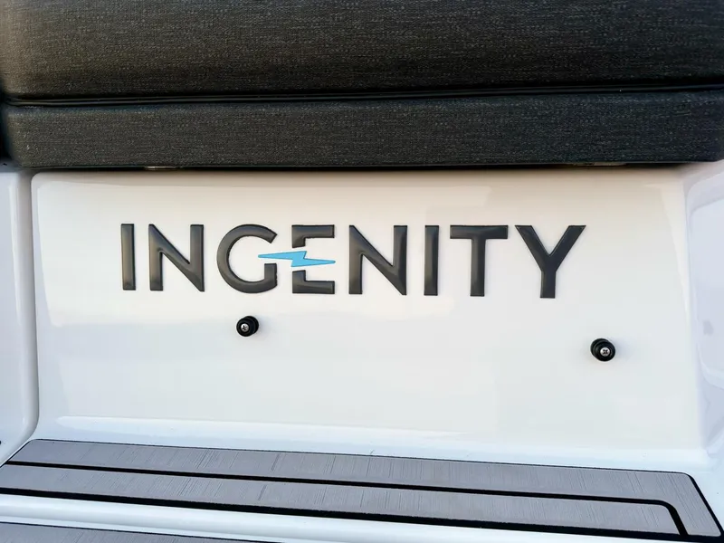 Slide: The Image of Correct Craft Ingenity 23EL2 Electric Boat 2023 - 5945190