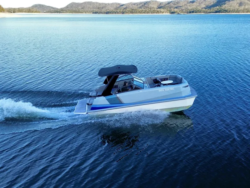 Slide: The Image of Correct Craft Ingenity 23EL2 Electric Boat 2023 - 5945193
