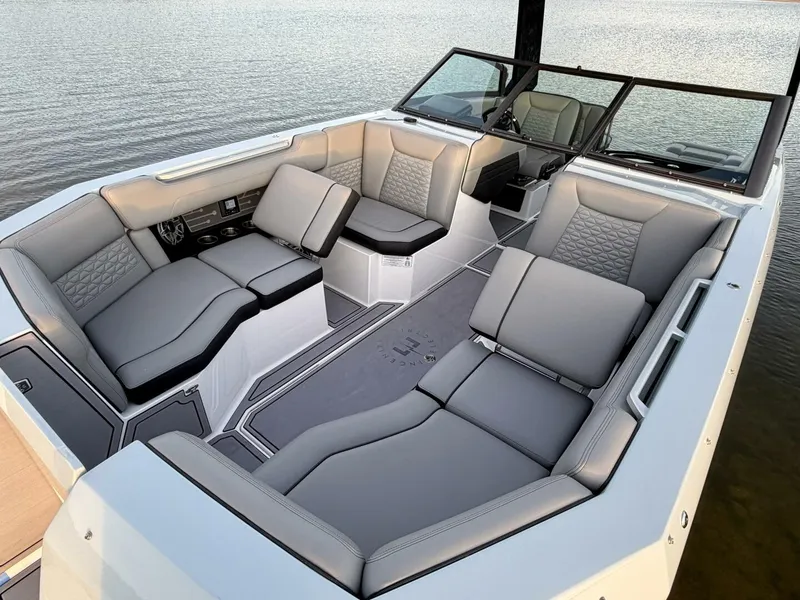Slide: The Image of Correct Craft Ingenity 23EL2 Electric Boat 2023 - 5945038