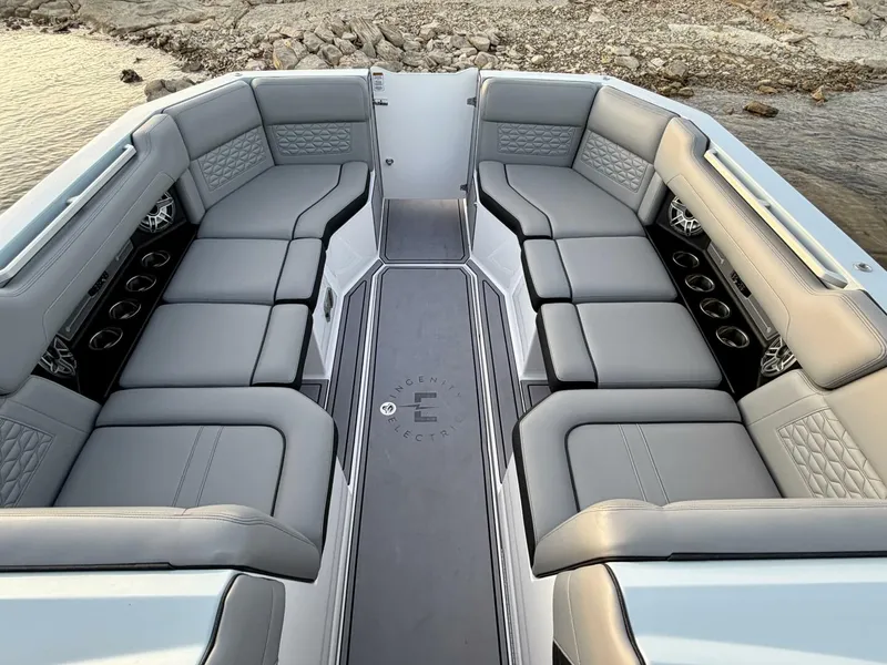 Slide: The Image of Correct Craft Ingenity 23EL2 Electric Boat 2023 - 5945041