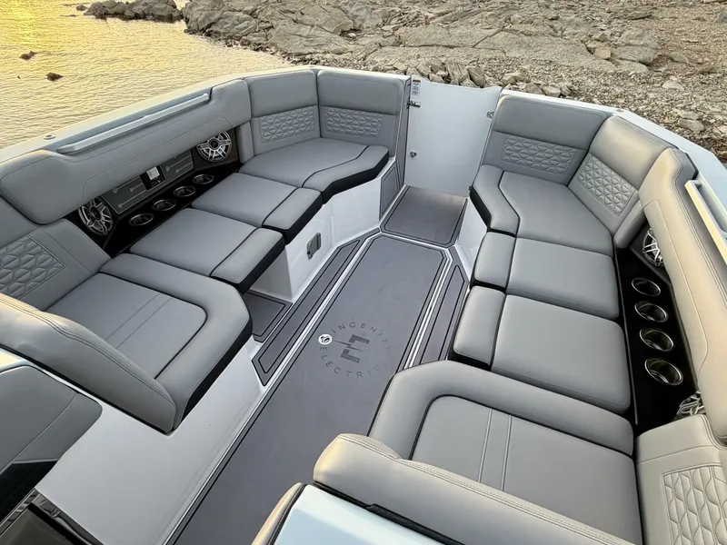 Slide: The Image of Correct Craft Ingenity 23EL2 Electric Boat 2023 - 5945043