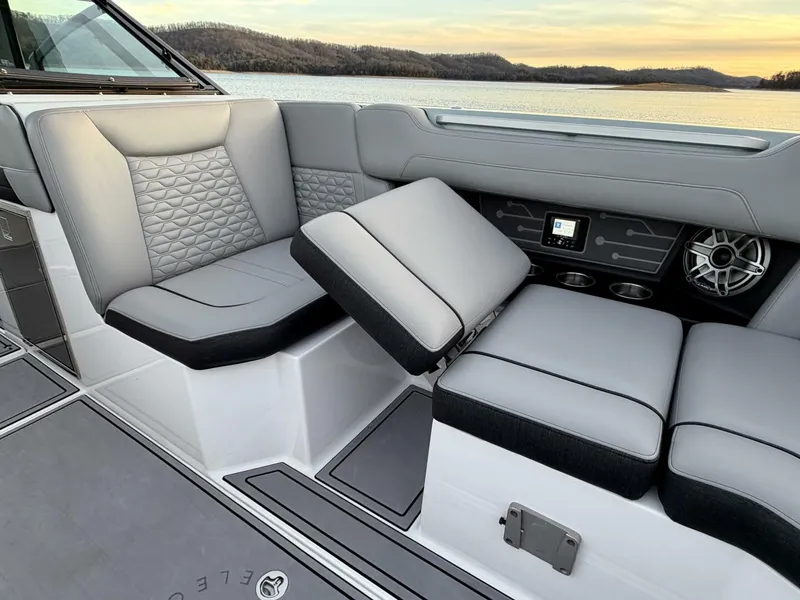 Slide: The Image of Correct Craft Ingenity 23EL2 Electric Boat 2023 - 5945045