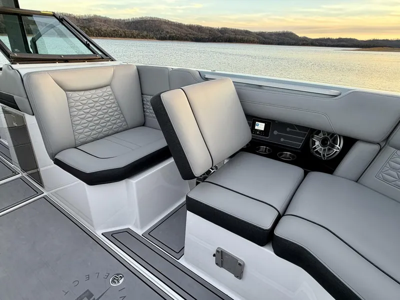 Slide: The Image of Correct Craft Ingenity 23EL2 Electric Boat 2023 - 5945047