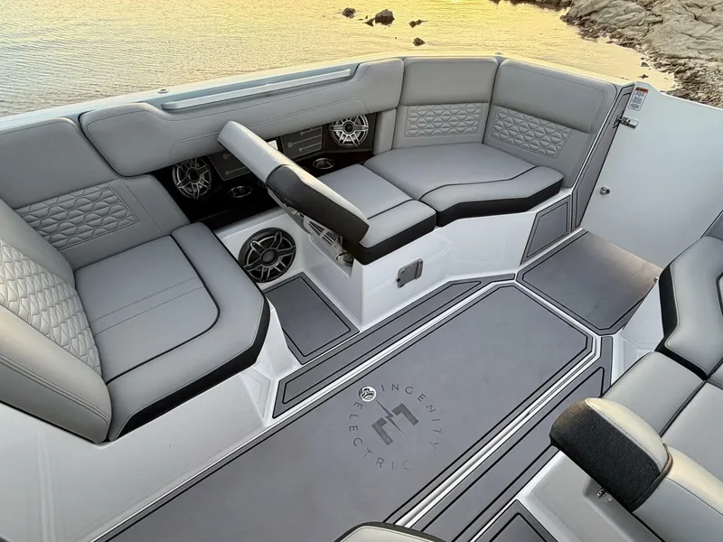 Slide: The Image of Correct Craft Ingenity 23EL2 Electric Boat 2023 - 5945048