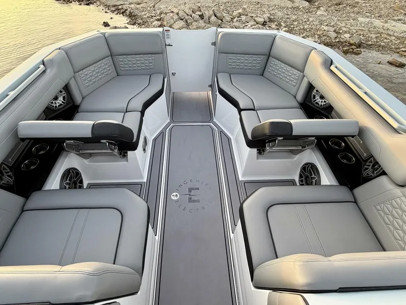 Slide: The Image of Correct Craft Ingenity 23EL2 Electric Boat 2023 - 5945049