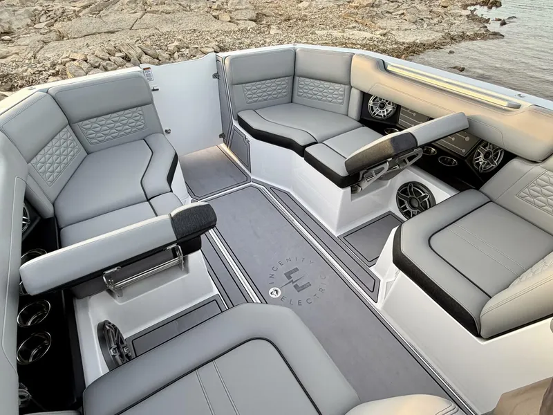 Slide: The Image of Correct Craft Ingenity 23EL2 Electric Boat 2023 - 5945050