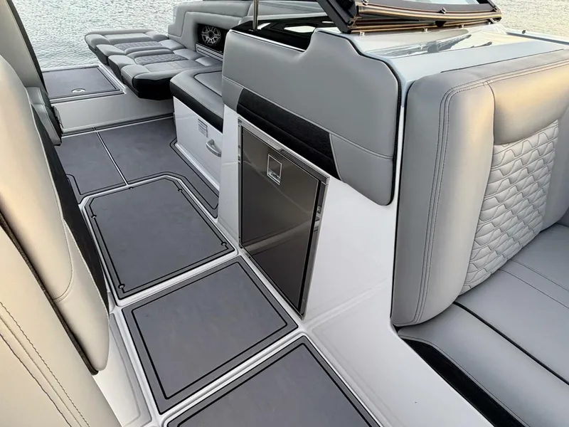 Slide: The Image of Correct Craft Ingenity 23EL2 Electric Boat 2023 - 5945053