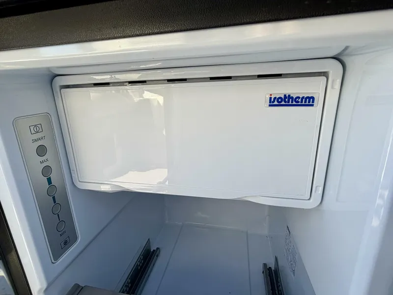 Slide: The Image of Correct Craft Ingenity 23EL2 Electric Boat 2023 - 5945055