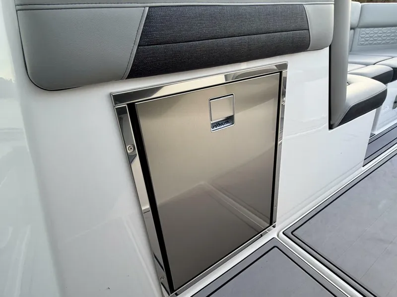 Slide: The Image of Correct Craft Ingenity 23EL2 Electric Boat 2023 - 5945057