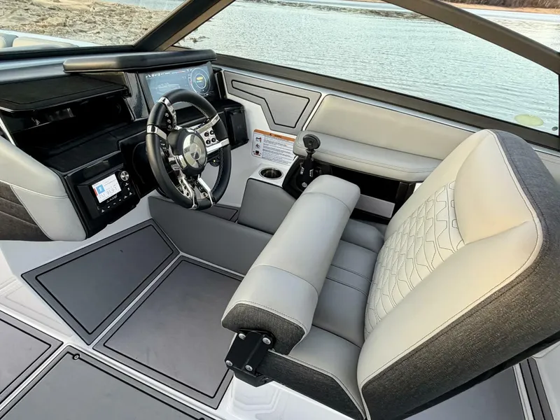 Slide: The Image of Correct Craft Ingenity 23EL2 Electric Boat 2023 - 5945060