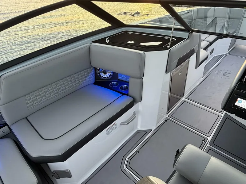 Slide: The Image of Correct Craft Ingenity 23EL2 Electric Boat 2023 - 5945073