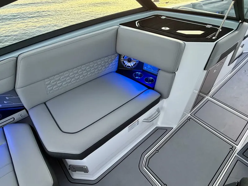 Slide: The Image of Correct Craft Ingenity 23EL2 Electric Boat 2023 - 5945075