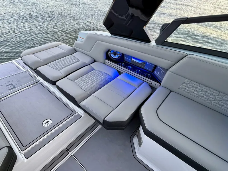 Slide: The Image of Correct Craft Ingenity 23EL2 Electric Boat 2023 - 5945076