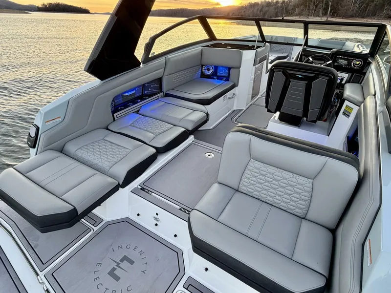 Slide: The Image of Correct Craft Ingenity 23EL2 Electric Boat 2023 - 5945080