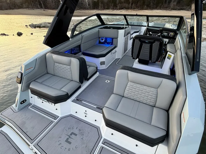 Slide: The Image of Correct Craft Ingenity 23EL2 Electric Boat 2023 - 5945081