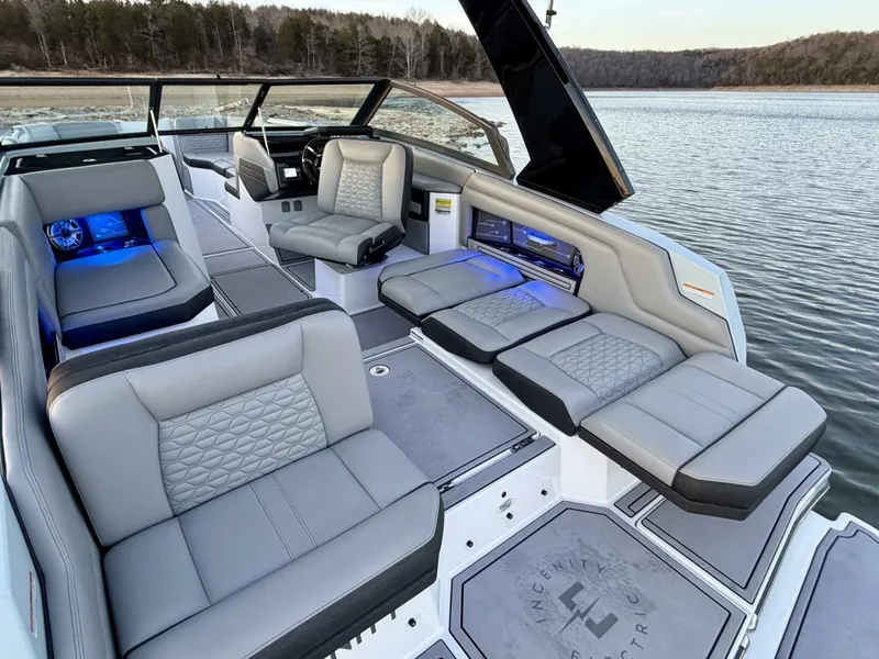 Slide: The Image of Correct Craft Ingenity 23EL2 Electric Boat 2023 - 5945086