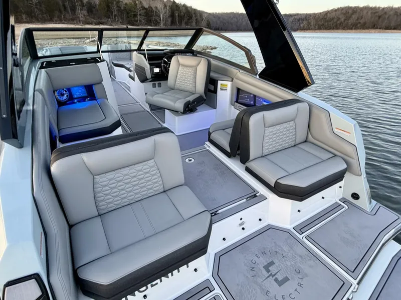 Slide: The Image of Correct Craft Ingenity 23EL2 Electric Boat 2023 - 5945087