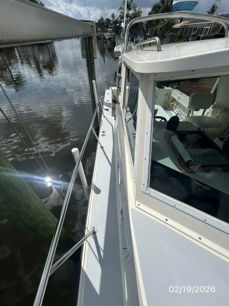 Slide: The Image of 28' Albin starboard side deck2 - 5945691