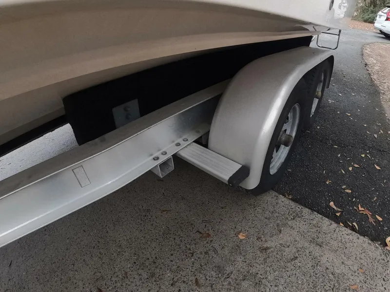 Slide: The Image of Grady-White Gulfstream 232 2001 - 5946353