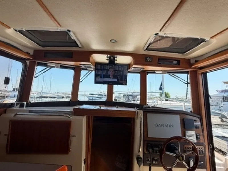 Slide: The Image of Ranger Tug R-31 CB 2023 - 7681220