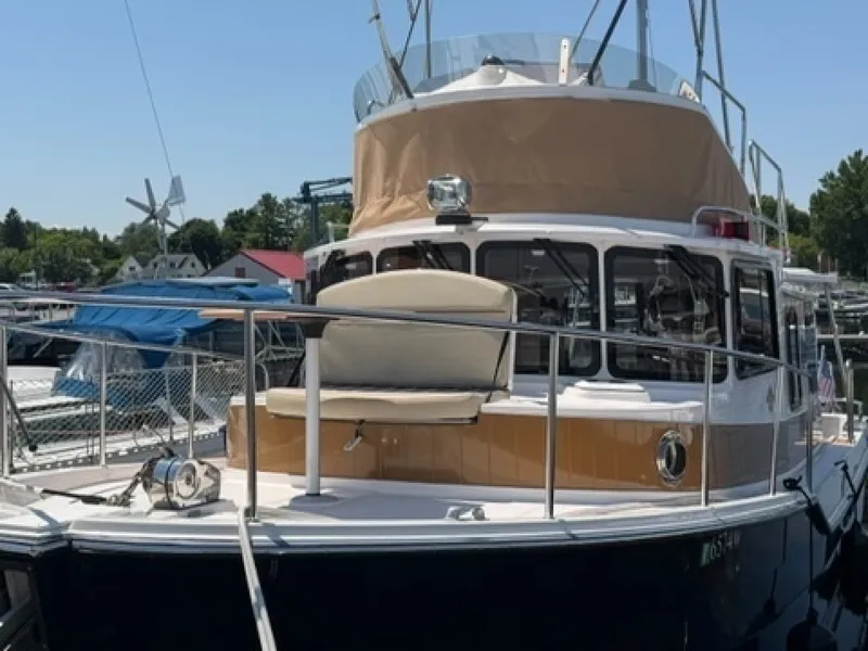 Slide: The Image of Ranger Tug R-31 CB 2023 - 7681216
