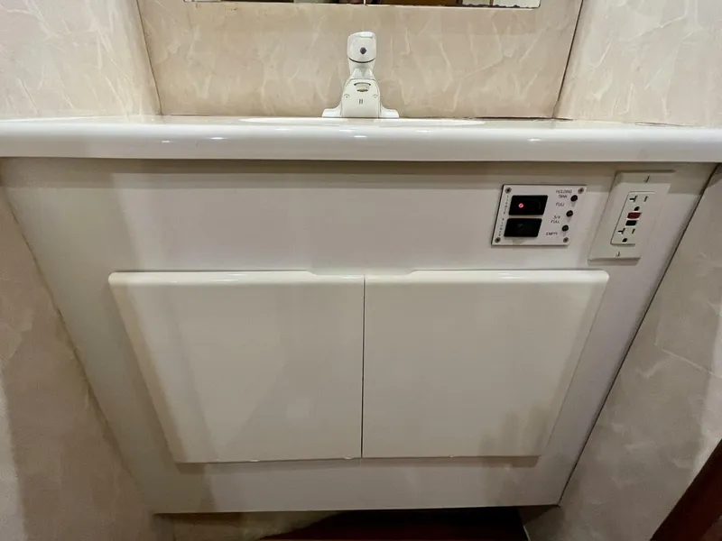 Slide: The Image of Post 42 Convertible 1999 - 5946913