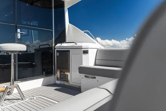 Slide: The Image of Cruisers Yachts 45 Cantius 2018 - 70