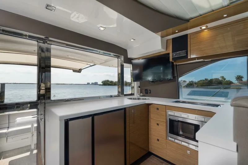 Slide: The Image of Cruisers 45 - Insieme - Galley 2018 Cruisers 45 Cantius - Insieme - 7679262
