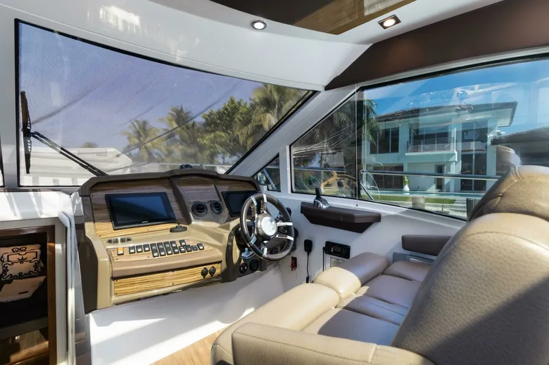 Slide: The Image of Cruisers 45 - Insieme - Helm 2018 Cruisers 45 Cantius - Insieme - 7679265