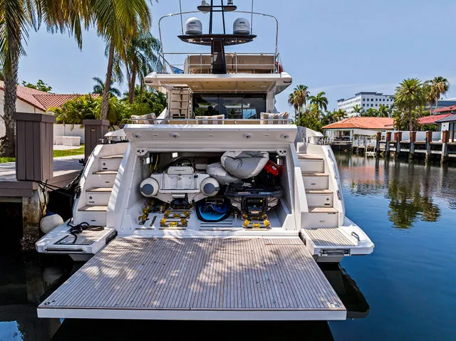 Slide: The Image of Azimut 77S 2019 - 70