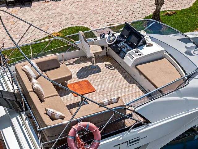 Slide: The Image of Azimut 77S 2019 - 72