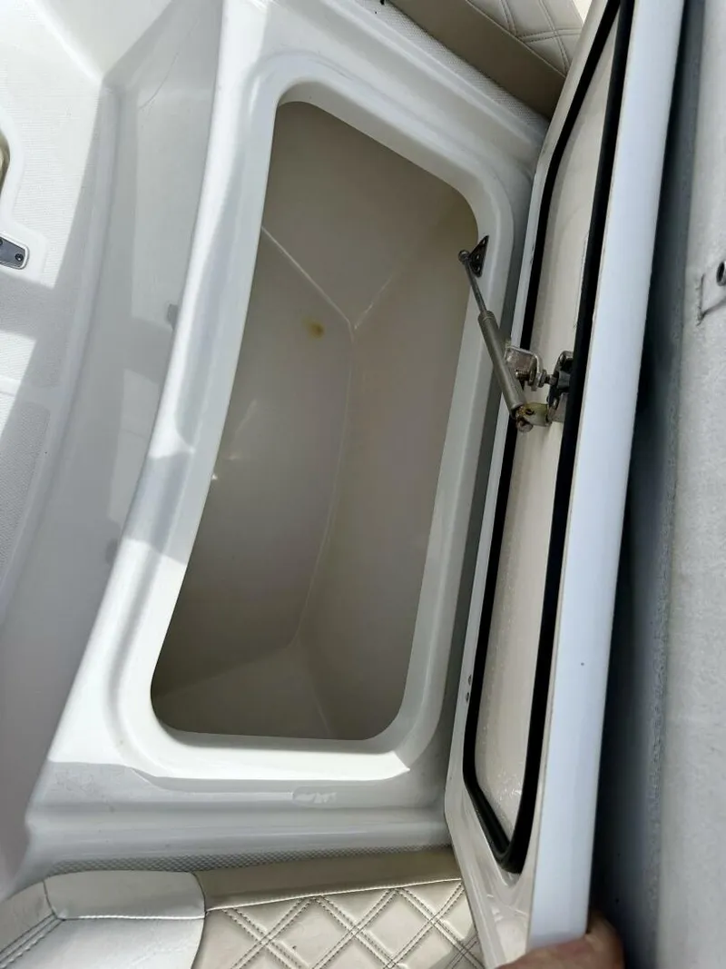Slide: The Image of Boston Whaler 33 BOTTOMS UP -  Storage 2019 Boston Whaler 33 BOTTOMS UP - 5947324