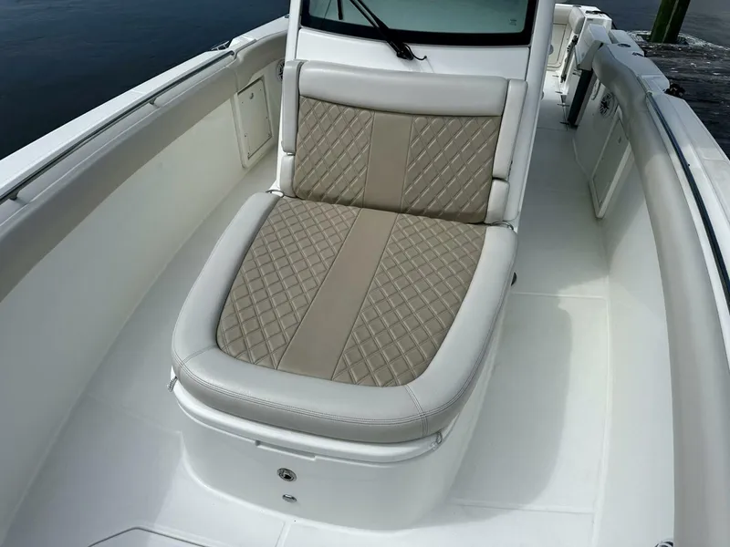 Slide: The Image of Boston Whaler 33 BOTTOMS UP -  Bow Seating   2019 Boston Whaler 33 BOTTOMS UP - 5947325