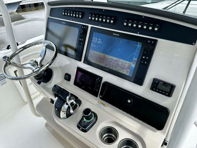 Slide: The Image of Boston Whaler 33 BOTTOMS UP - Helm 2019 Boston Whaler 33 BOTTOMS UP - 5947335