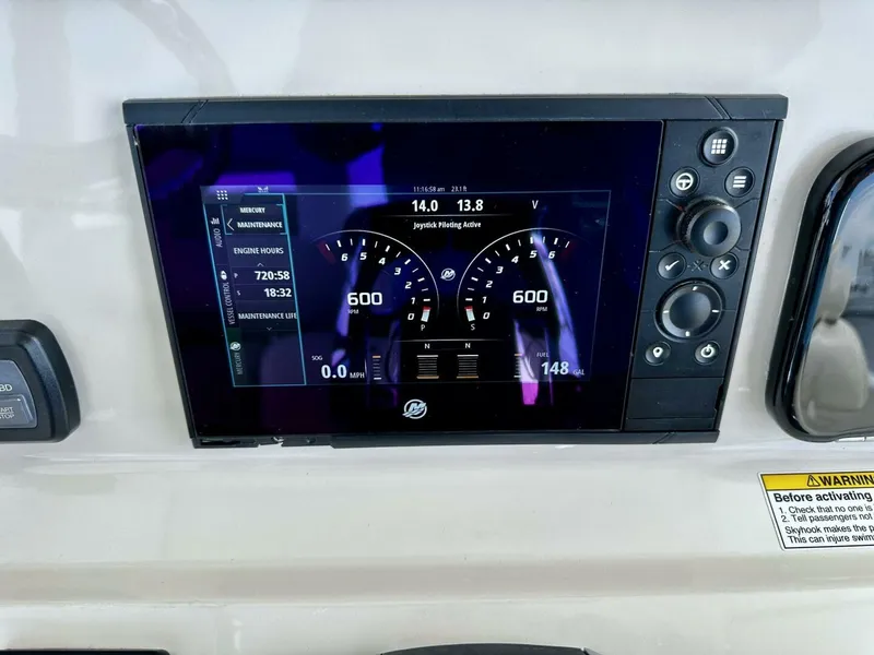 Slide: The Image of Boston Whaler 33 BOTTOMS UP - Helm 2019 Boston Whaler 33 BOTTOMS UP - 5947333