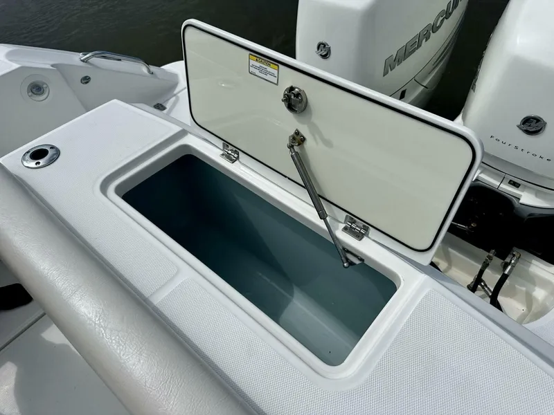 Slide: The Image of Boston Whaler 33 BOTTOMS UP - Aft Cockpit 2019 Boston Whaler 33 BOTTOMS UP - 5947339