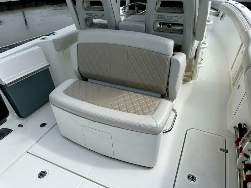 Slide: The Image of Boston Whaler 33 BOTTOMS UP - Aft Seating 2019 Boston Whaler 33 BOTTOMS UP - 5947340
