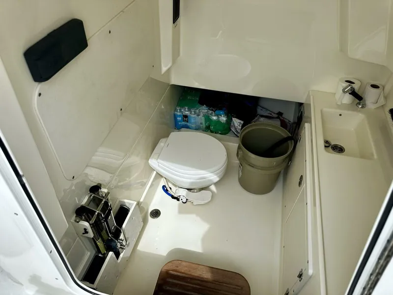 Slide: The Image of Boston Whaler 33 BOTTOMS UP - Head 2019 Boston Whaler 33 BOTTOMS UP - 5947343