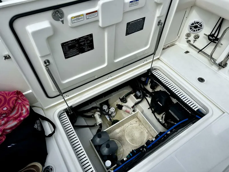 Slide: The Image of Boston Whaler 33 BOTTOMS UP - Cockpit Access 2019 Boston Whaler 33 BOTTOMS UP - 5947344