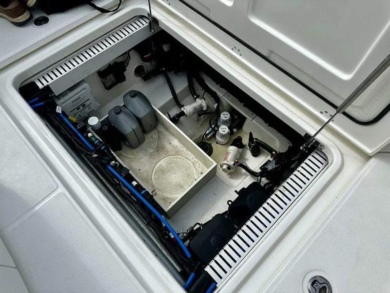 Slide: The Image of Boston Whaler 33 BOTTOMS UP - Cockpit Access 2019 Boston Whaler 33 BOTTOMS UP - 5947345