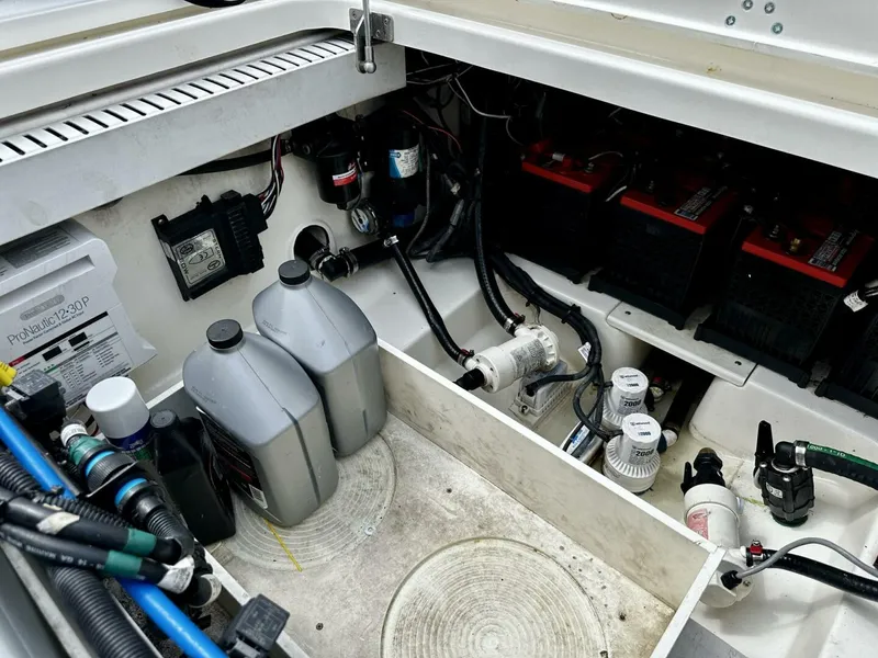 Slide: The Image of Boston Whaler 33 BOTTOMS UP - Cockpit Access 2019 Boston Whaler 33 BOTTOMS UP - 5947346