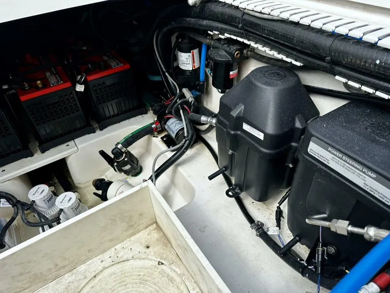 Slide: The Image of Boston Whaler 33 BOTTOMS UP - Cockpit Access 2019 Boston Whaler 33 BOTTOMS UP - 5947347