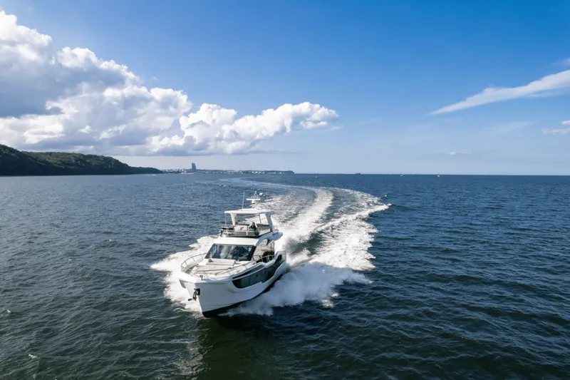 Slide: The Image of Galeon 560 FLY 2026 - 5947888