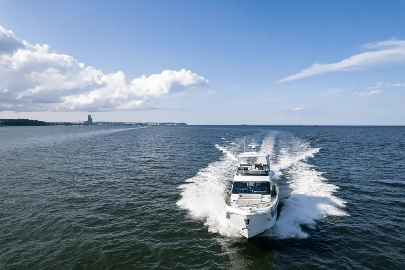 Slide: The Image of Galeon 560 FLY 2026 - 5947875