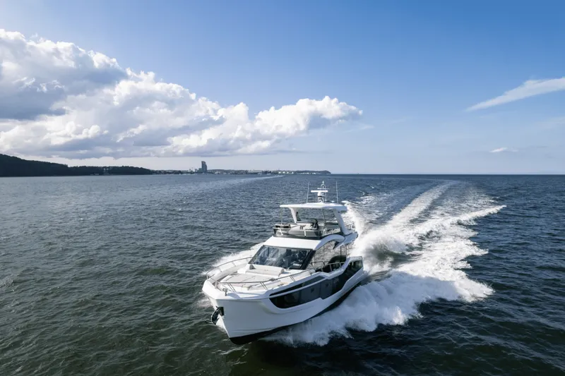 Slide: The Image of Galeon 560 FLY 2026 - 5947877