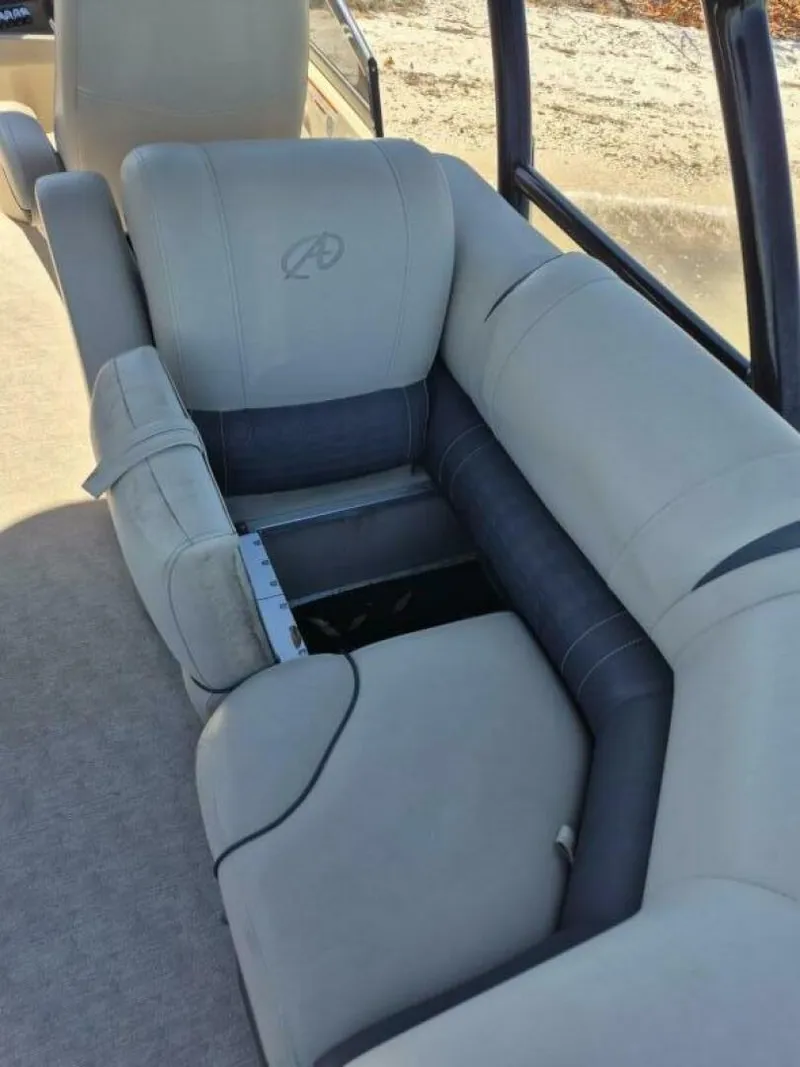 Slide: The Image of Avalon 2785 Catalina QL 2017 - 5955097